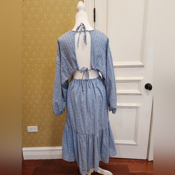 BACKLESS TIERED EYELET DRESS 👗 - Picture 1 of 3